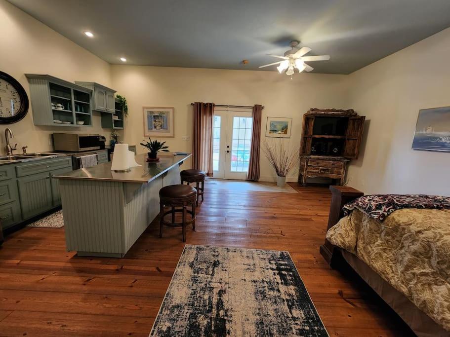 Отель Deer Run Estate Llc Marshfield Экстерьер фото